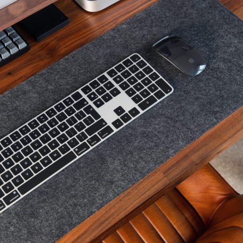 minimal-desk-setup